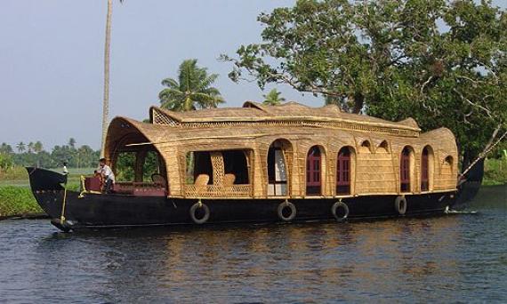 Deluxe Houseboat in Kerala